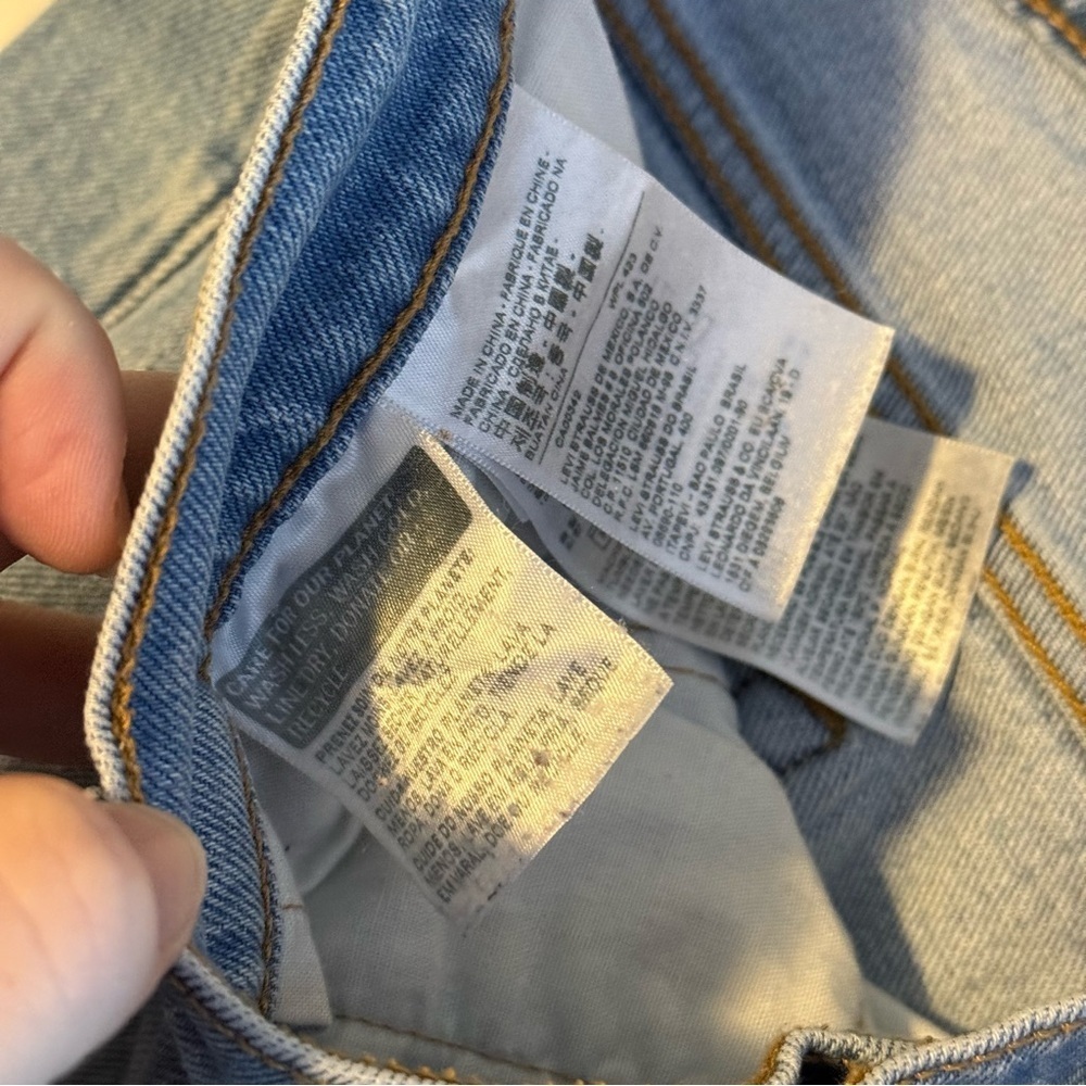 VINTAGE Levi's womens Straight Jeans in Light Blue - Picture 4 of 7